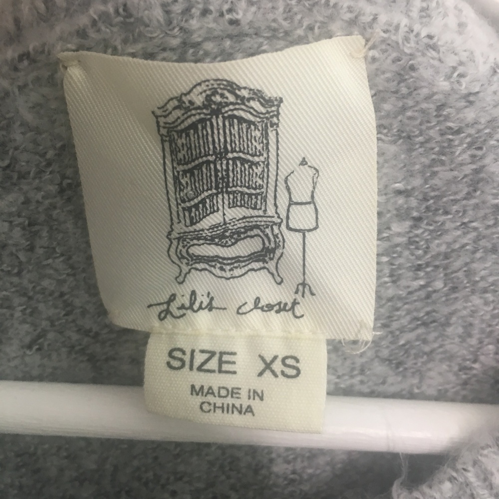 SOLD Lili's Closet Grey Oversized Star Sweater - Picture 4 of 7